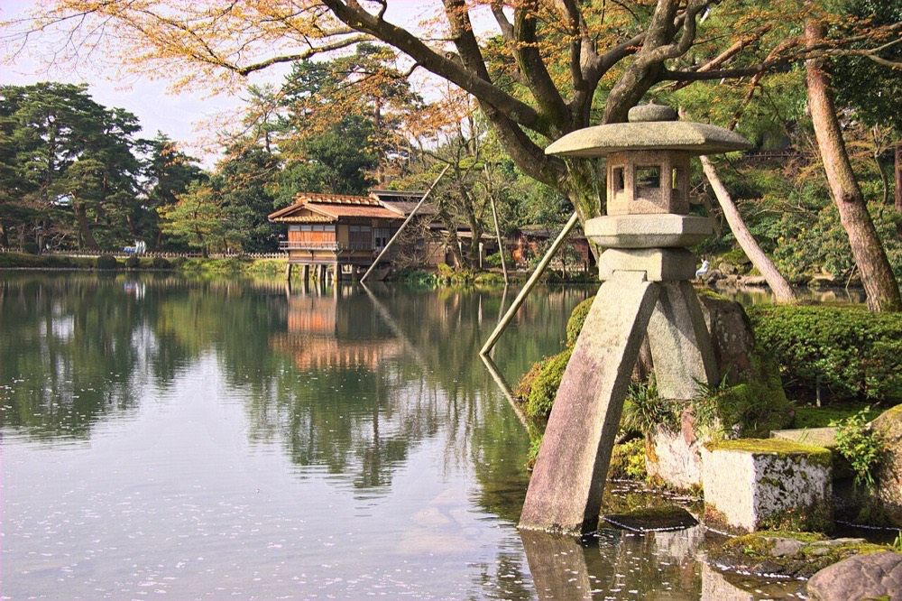 La lanterna Kotoji nel giardino Kenroku-en, Kanazawa
