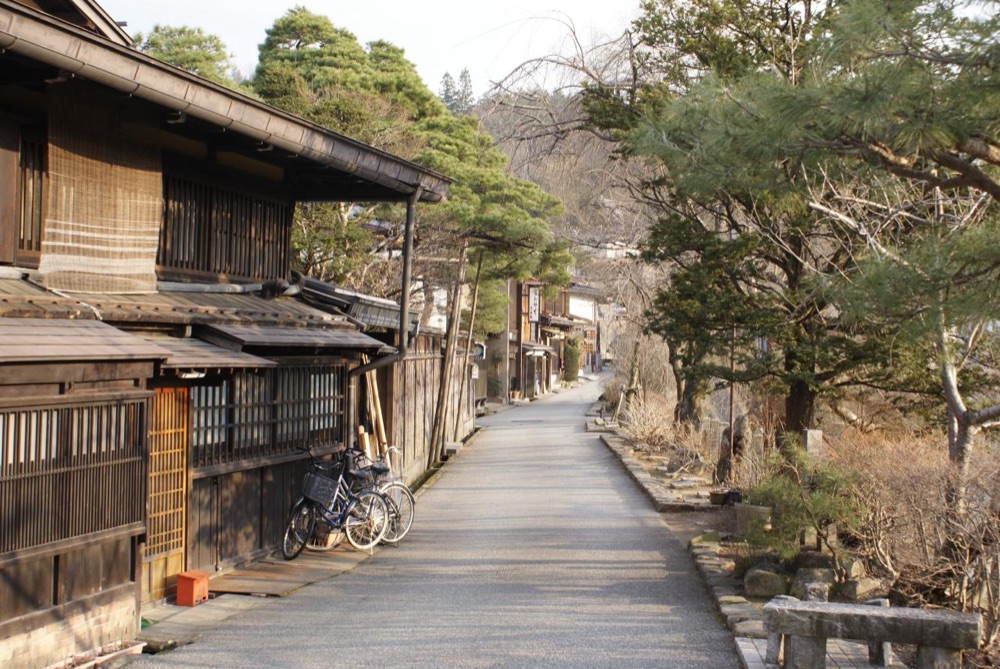 Scorcio di una via del centro storico di Takayama, prefettura di Gifu