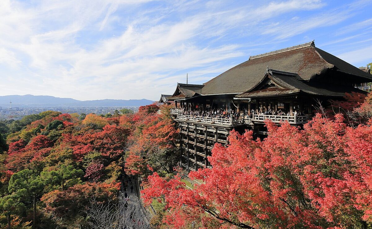 La sala principale del Kiyomizu-dera vista dall'Okunoin